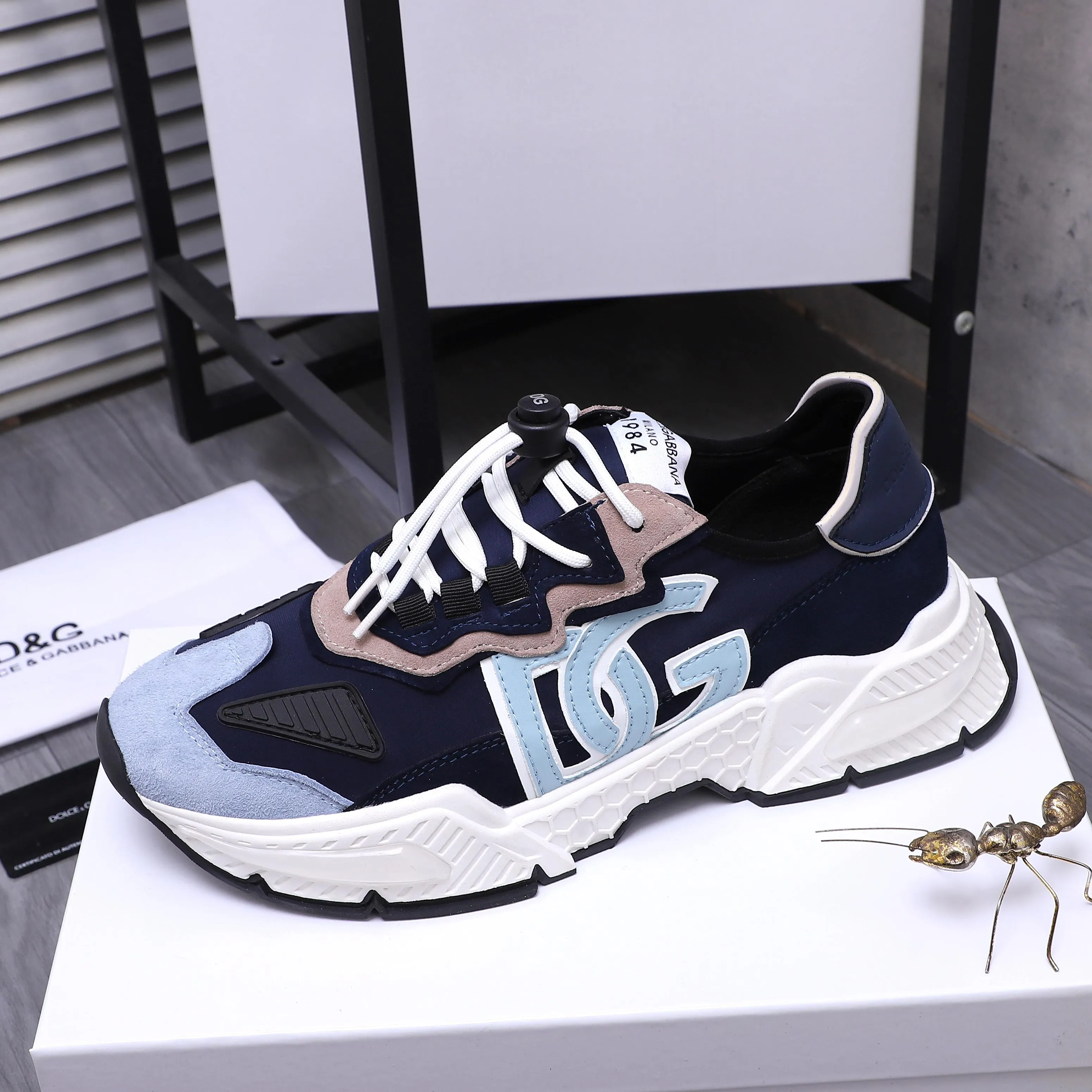 Men's shoes 💰560 Product trademark: DG (Dolce & Gabbana) Couple casual shoes Regular size: 35-46 Product materials: Selected cowhide stitching frosted upper, cowhide insole, original outsole